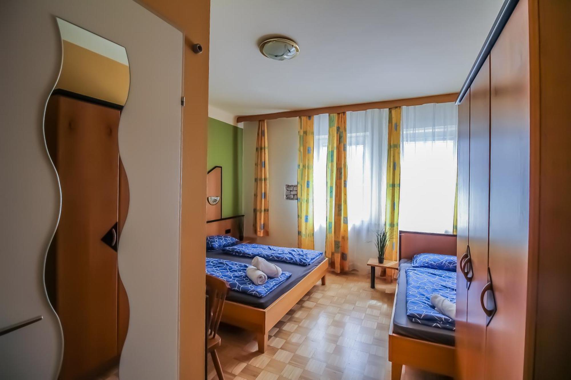 Cozy Rooms - U3 Hutteldorferstrasse Відень Екстер'єр фото
