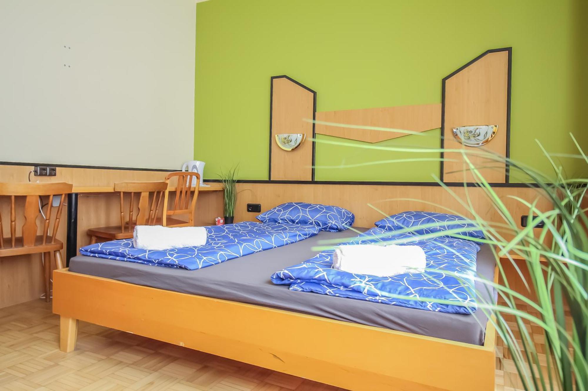 Cozy Rooms - U3 Hutteldorferstrasse Відень Екстер'єр фото