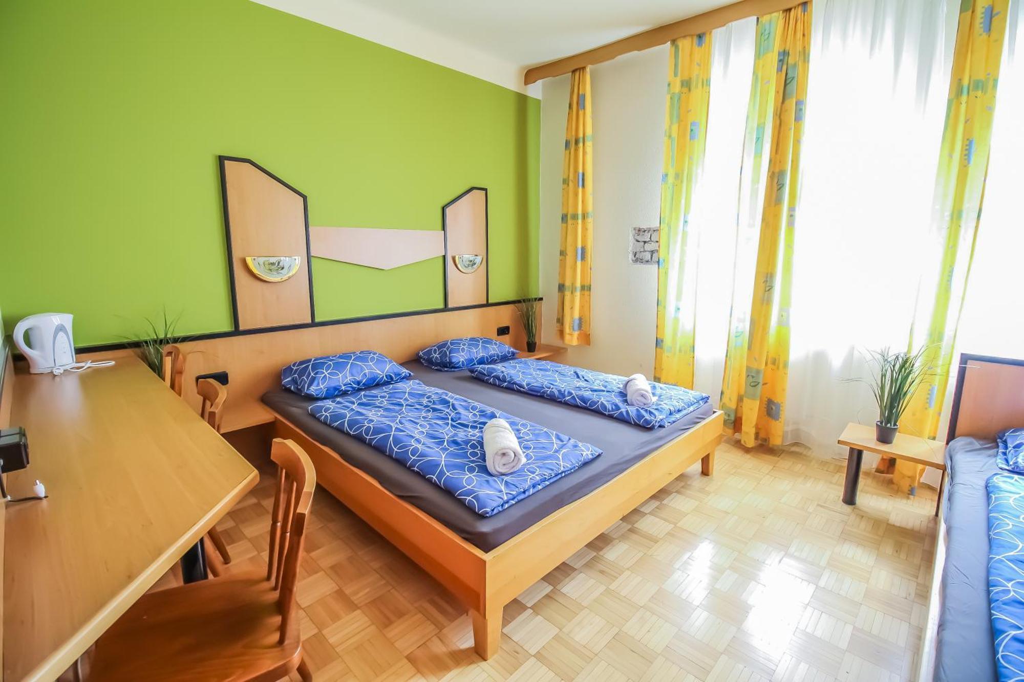 Cozy Rooms - U3 Hutteldorferstrasse Відень Екстер'єр фото
