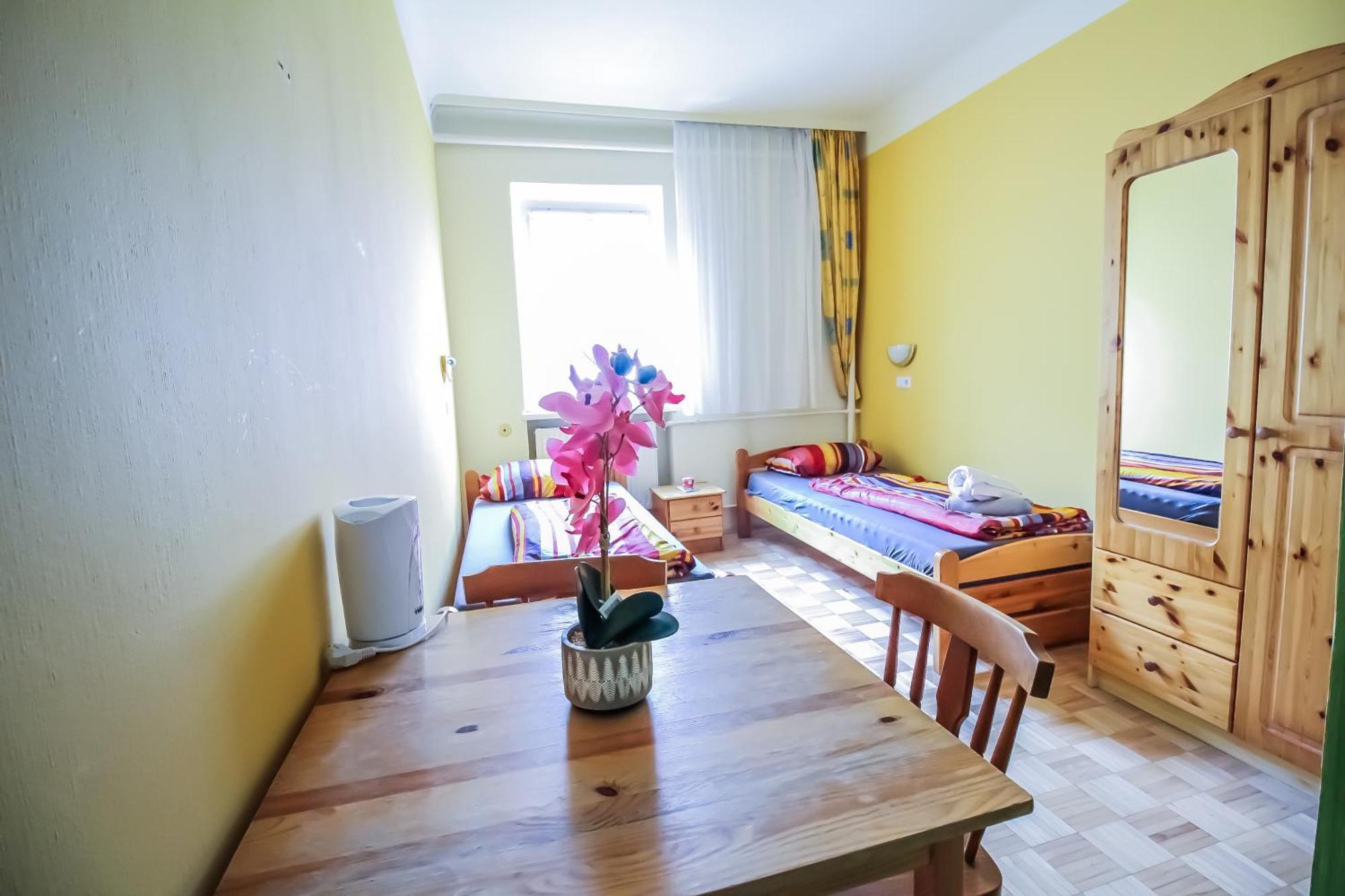Cozy Rooms - U3 Hutteldorferstrasse Відень Екстер'єр фото