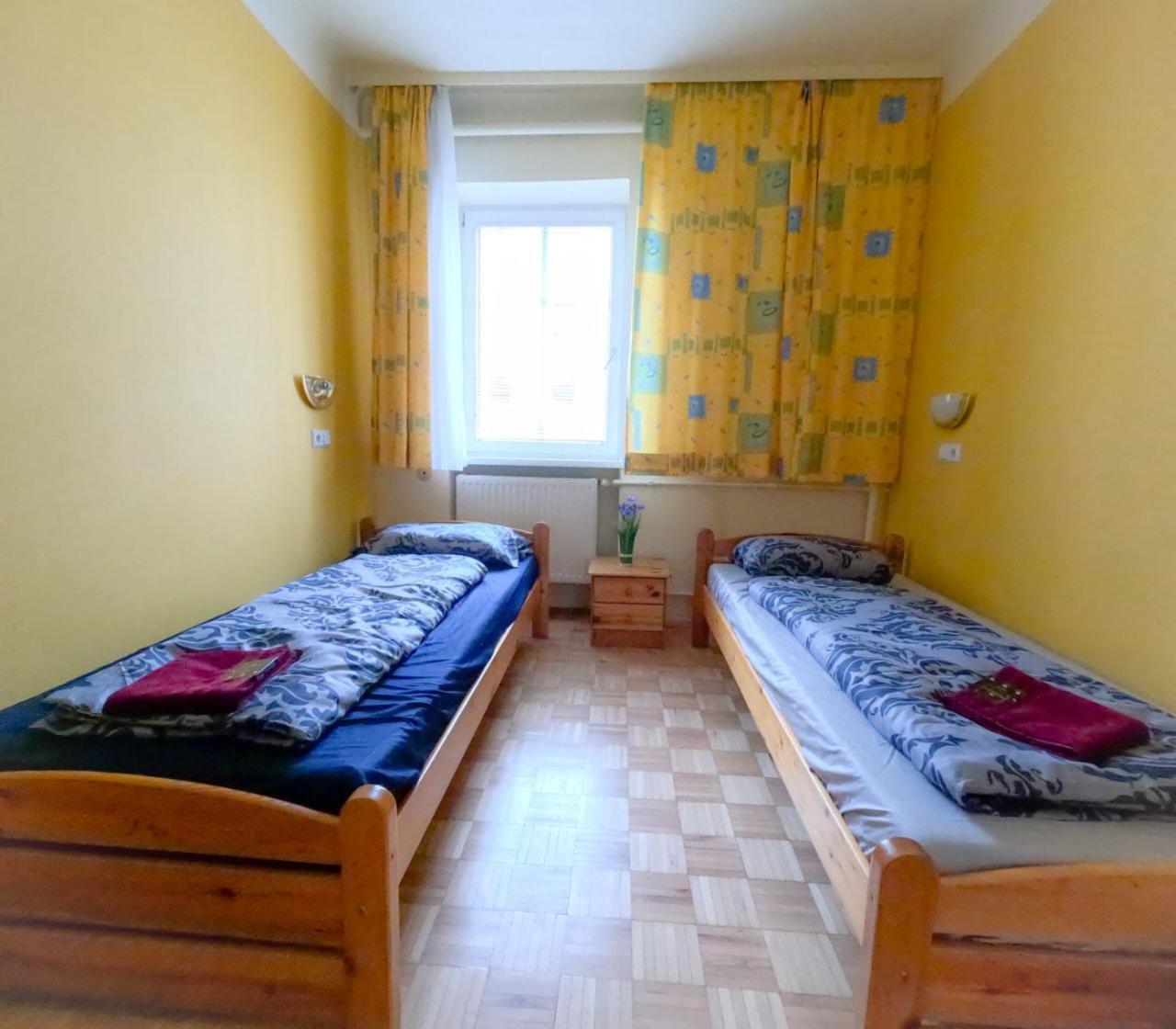 Cozy Rooms - U3 Hutteldorferstrasse Відень Екстер'єр фото