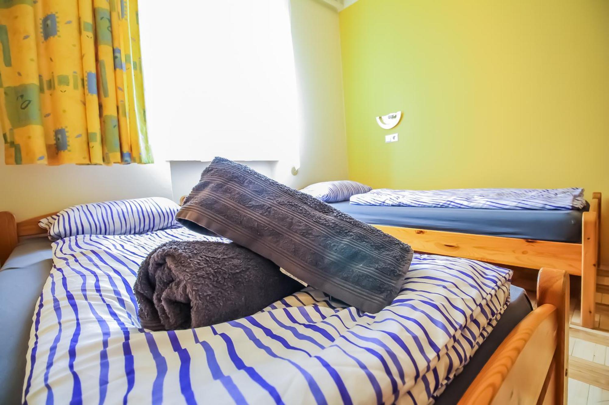 Cozy Rooms - U3 Hutteldorferstrasse Відень Екстер'єр фото
