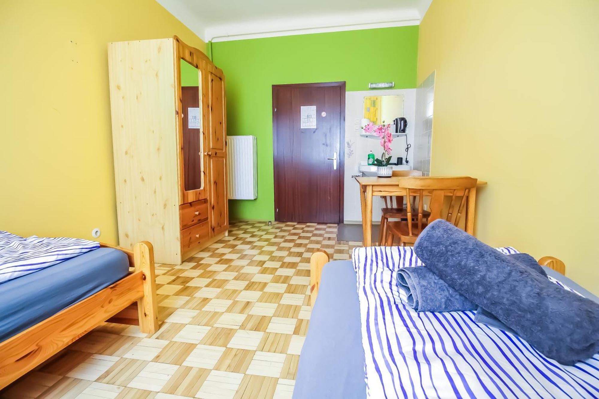 Cozy Rooms - U3 Hutteldorferstrasse Відень Екстер'єр фото