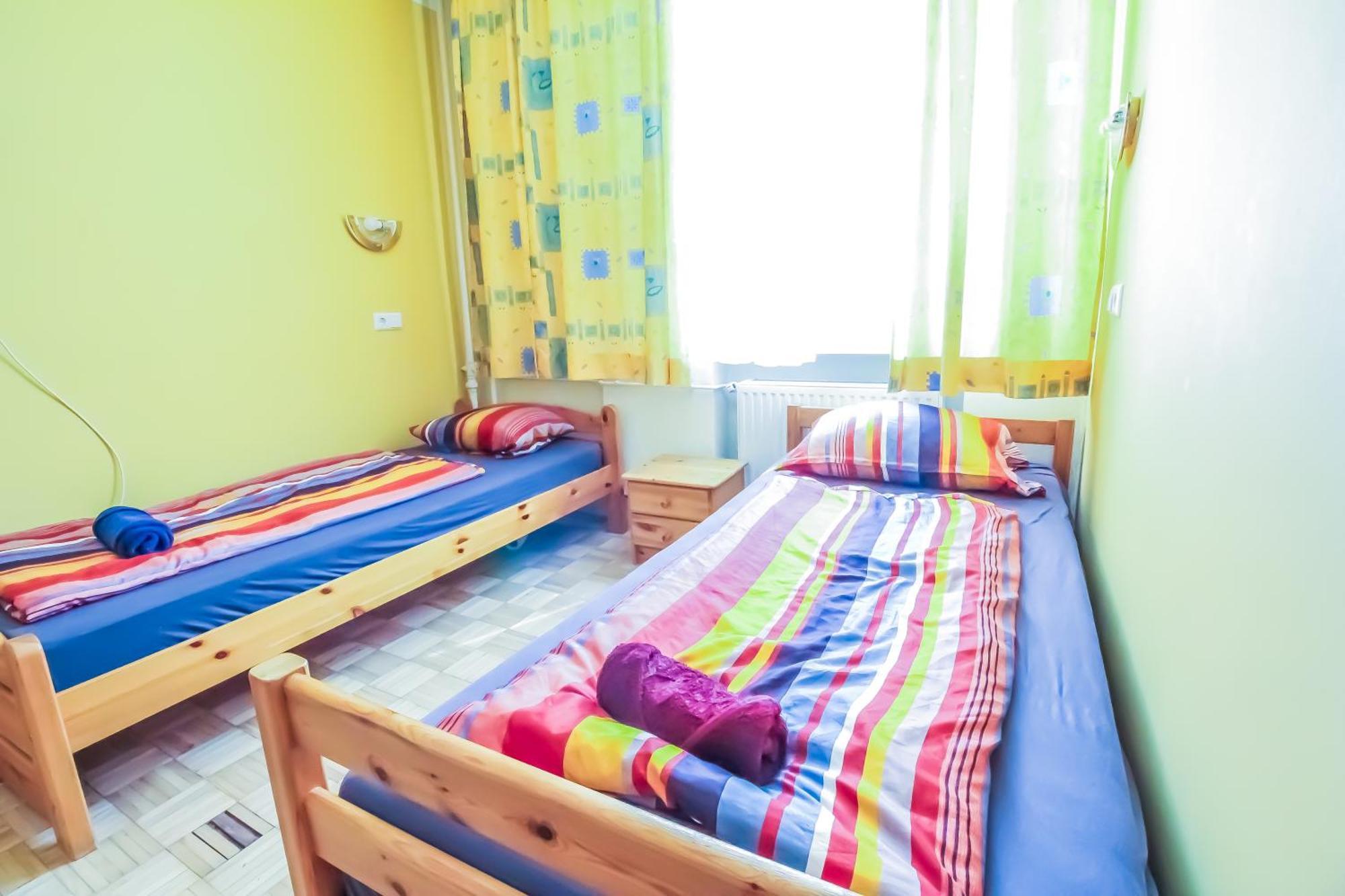 Cozy Rooms - U3 Hutteldorferstrasse Відень Екстер'єр фото