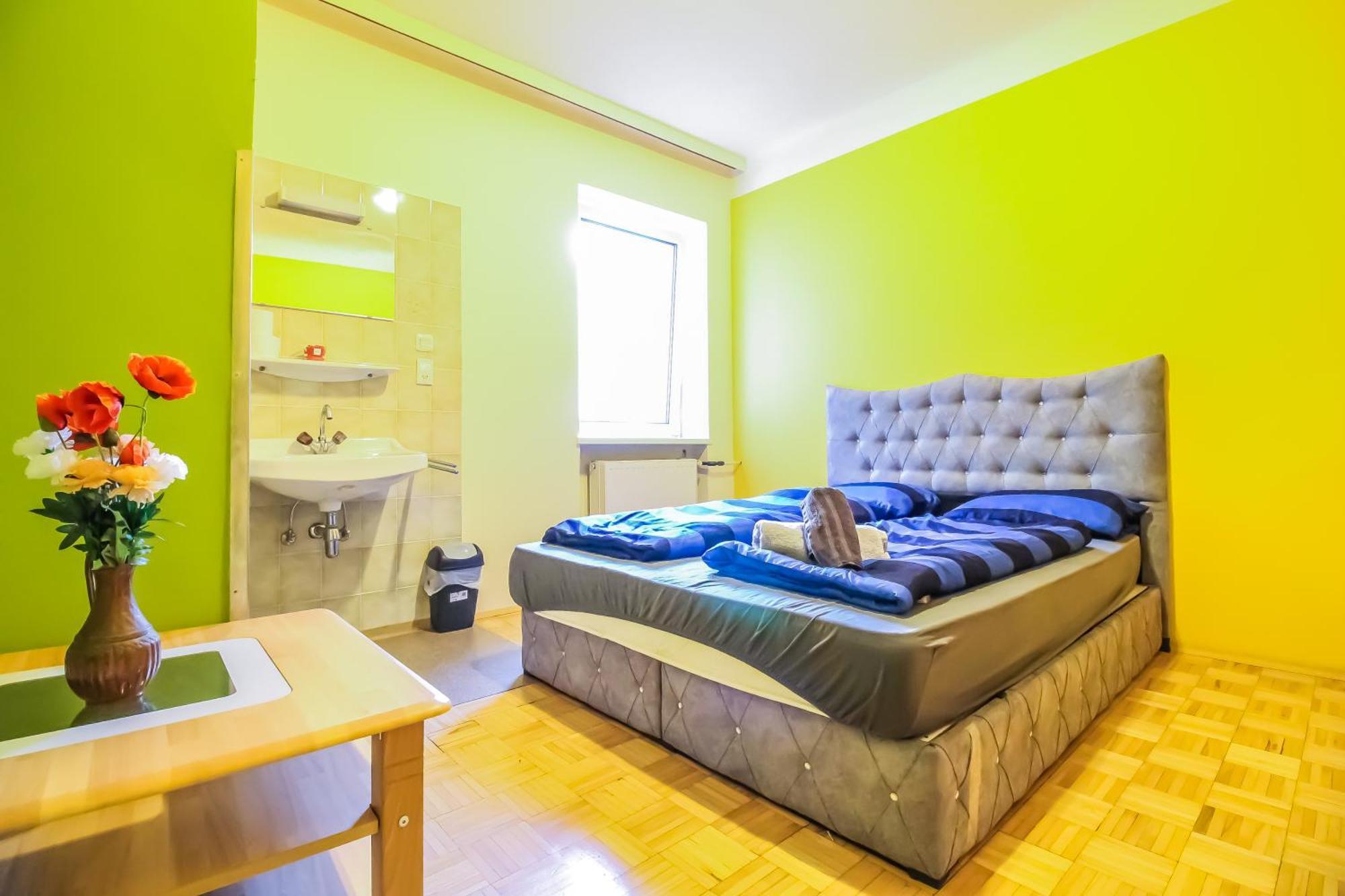 Cozy Rooms - U3 Hutteldorferstrasse Відень Екстер'єр фото