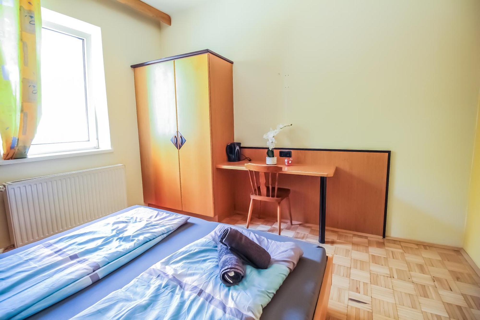 Cozy Rooms - U3 Hutteldorferstrasse Відень Екстер'єр фото