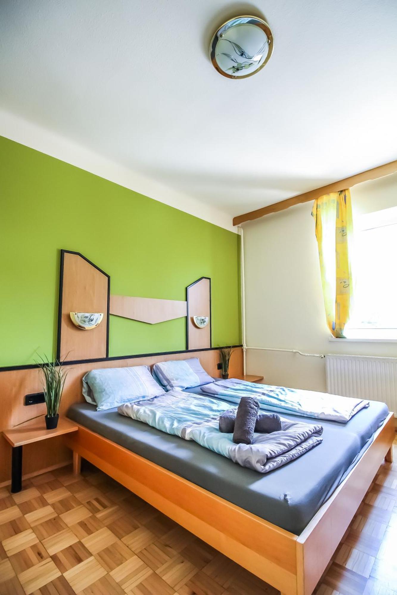Cozy Rooms - U3 Hutteldorferstrasse Відень Екстер'єр фото