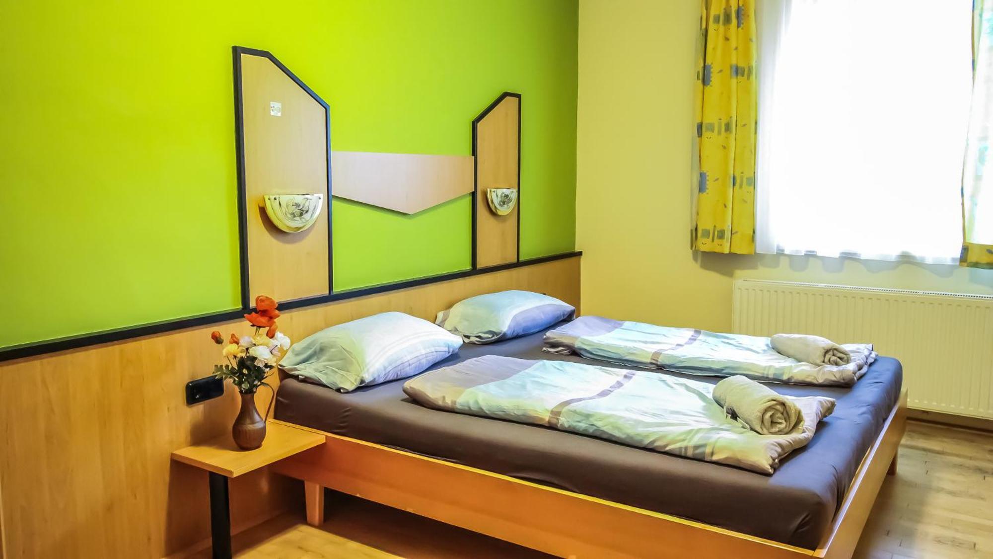 Cozy Rooms - U3 Hutteldorferstrasse Відень Екстер'єр фото