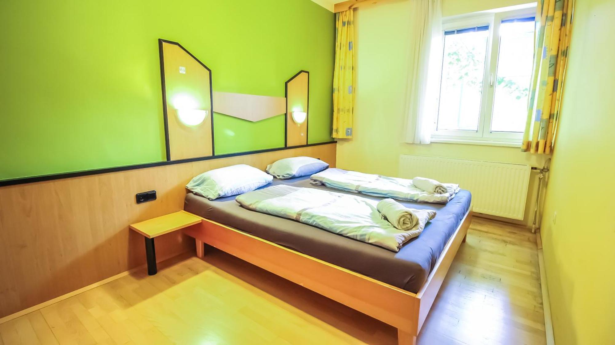 Cozy Rooms - U3 Hutteldorferstrasse Відень Екстер'єр фото