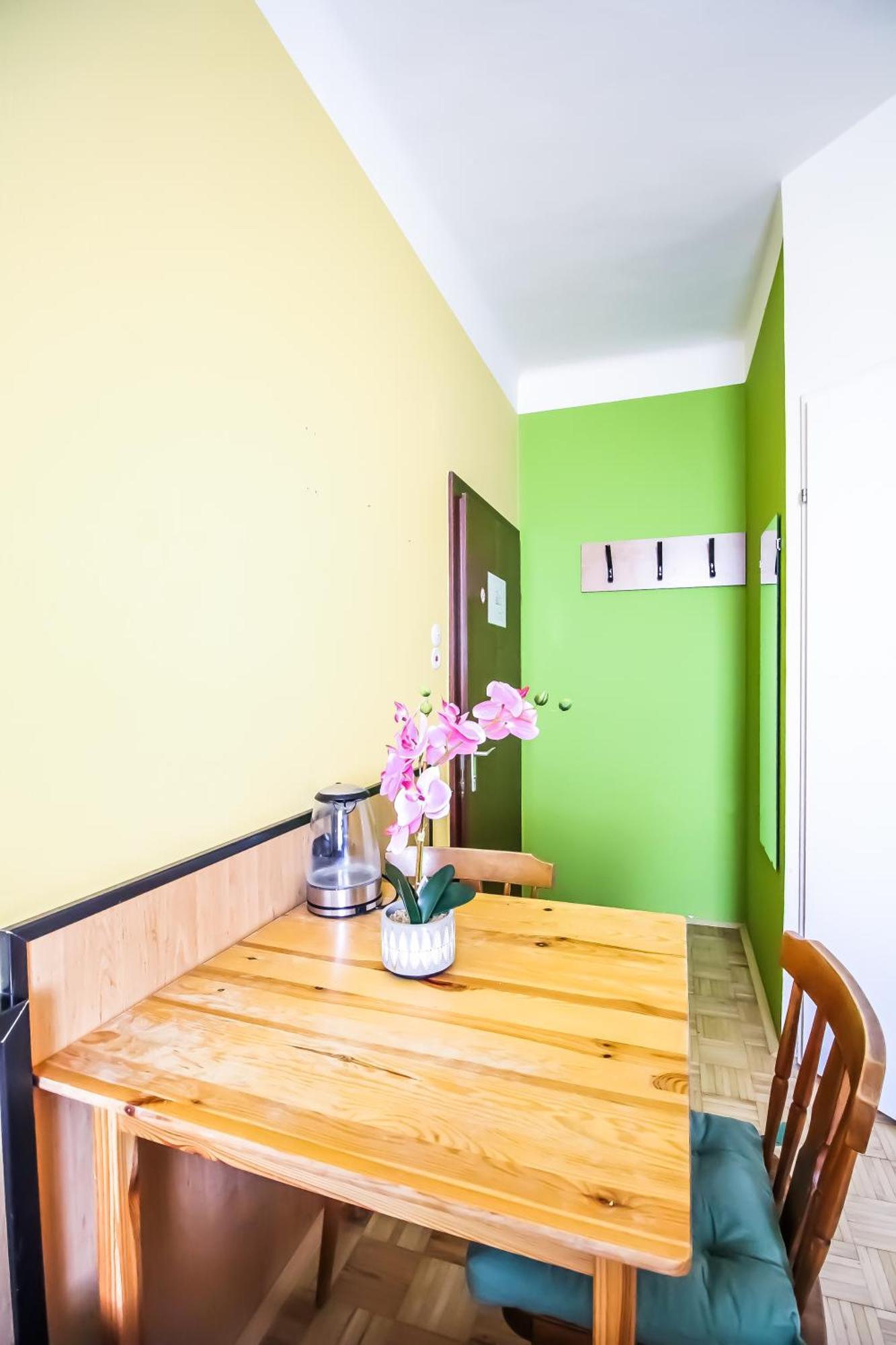 Cozy Rooms - U3 Hutteldorferstrasse Відень Екстер'єр фото