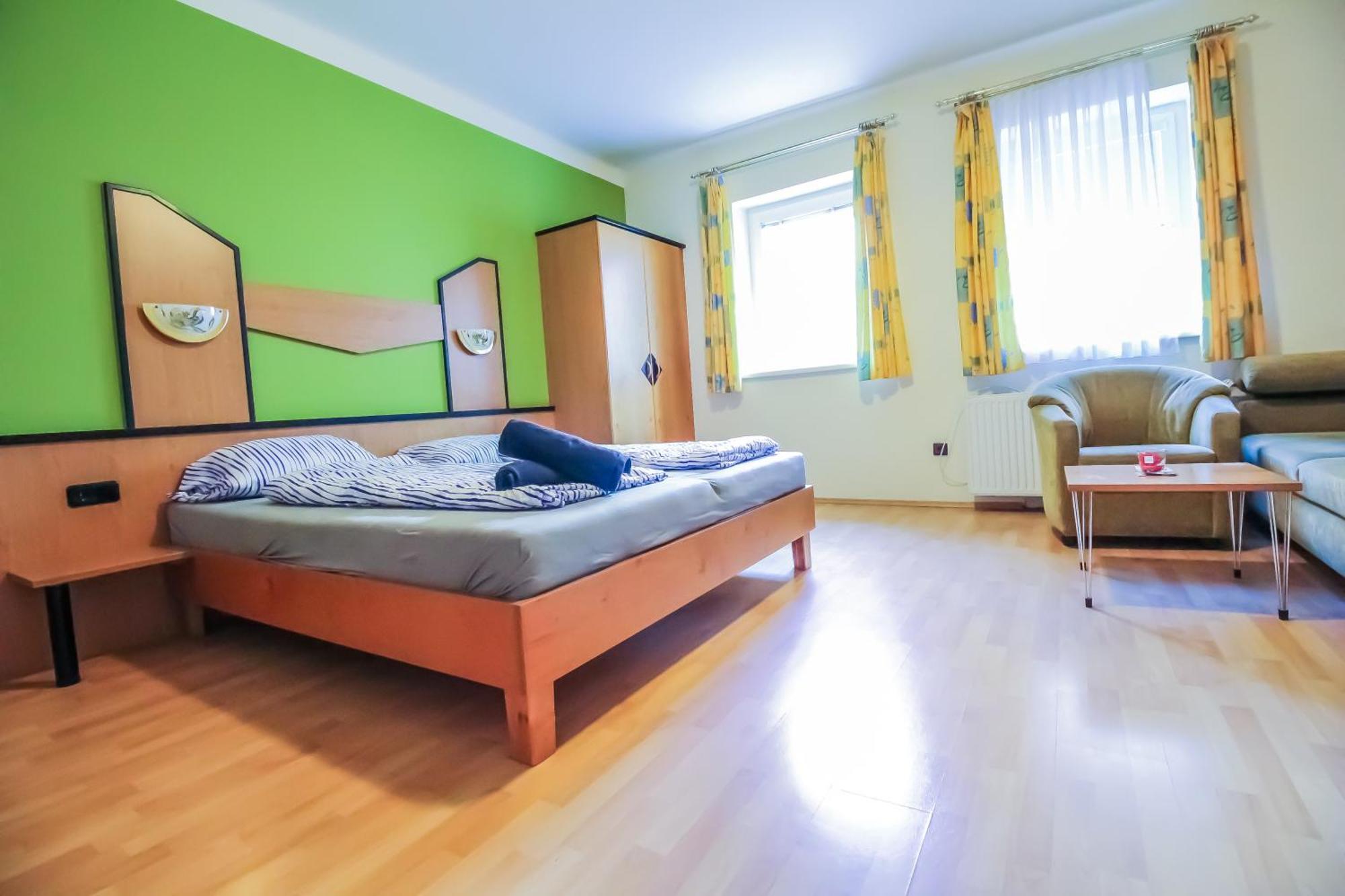 Cozy Rooms - U3 Hutteldorferstrasse Відень Екстер'єр фото